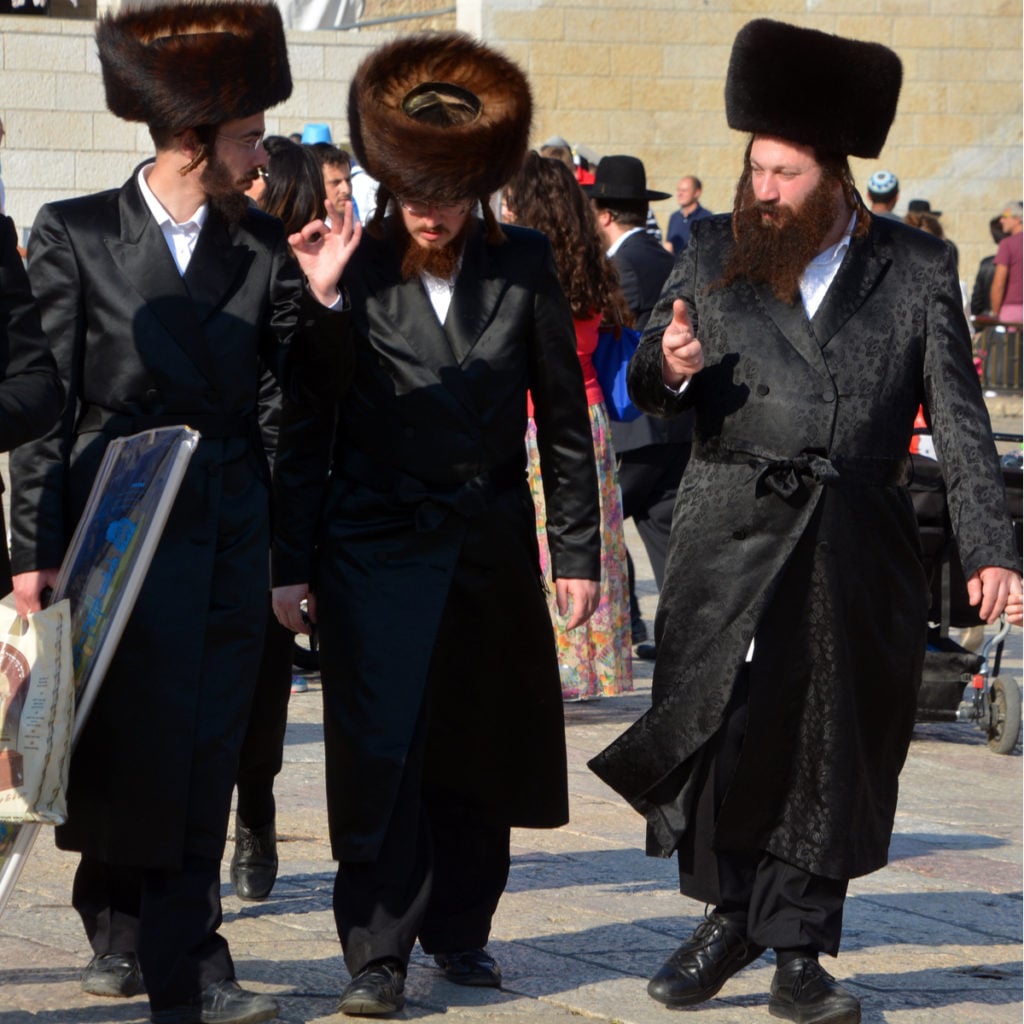 shutterstock_699022771 (Chassidic Jews during Sukkot) | Torah and Science